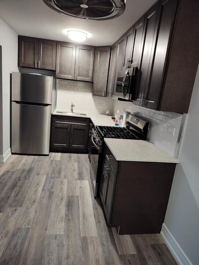Foto del edificio - 7840 W 103rd St