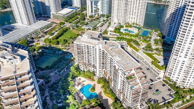 Foto del edificio - 540 Brickell Key Dr