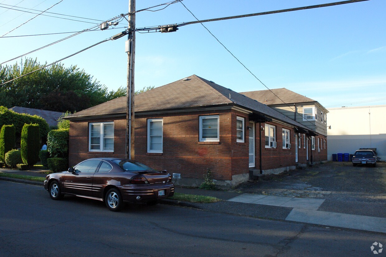 Building Photo - 2222 NE Pacific St