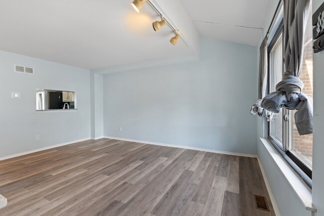 Building Photo - 4920 S Tupelo Turn