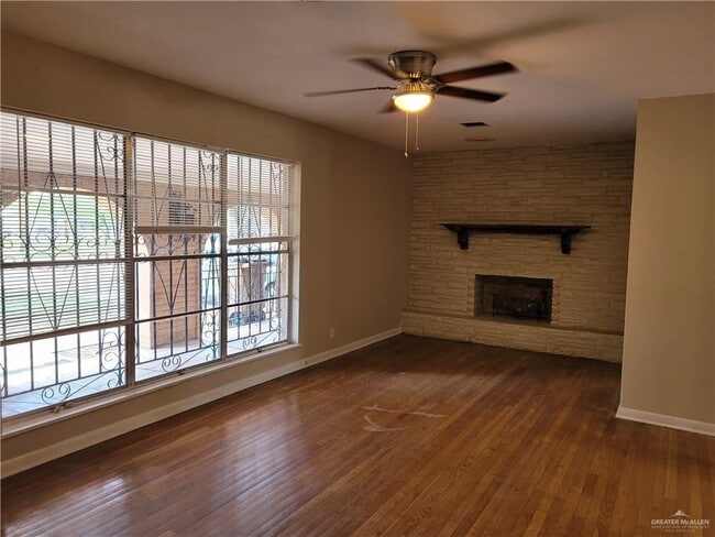Building Photo - 419 W Stubbs St