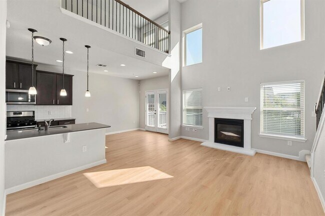 Foto del edificio - 7211 Ray Charles Dr