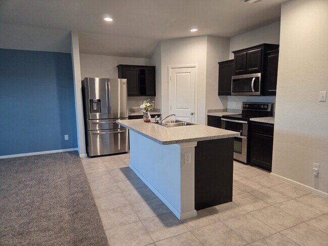 Building Photo - 3128 Winoak Dr