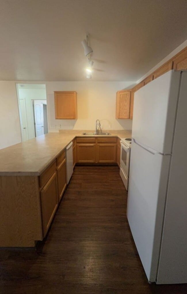 Building Photo - 4281 Wagon Wheel Dr E