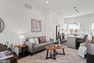 Building Photo - 2235 Hope St