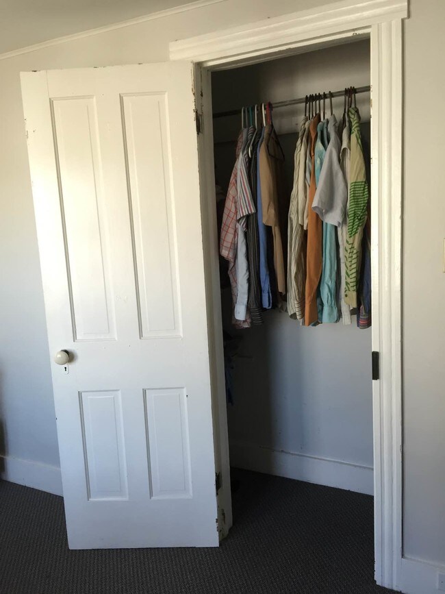 Closets - 336 E 8th St