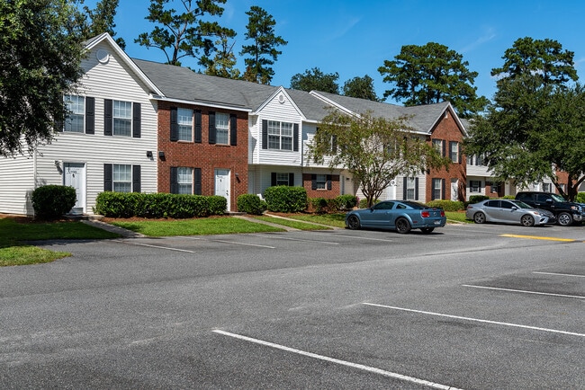 Building Photo - Fords Pointe Apartments and Townhomes