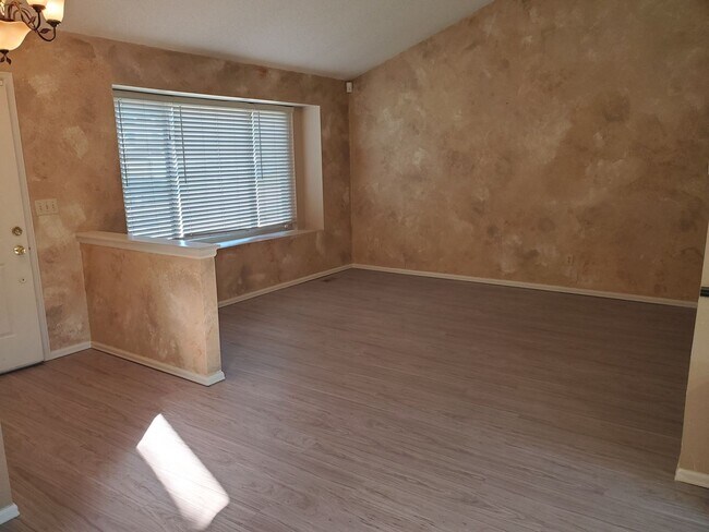 Building Photo - Amazing 3 Bed 2 Bath Home in Briargate!!