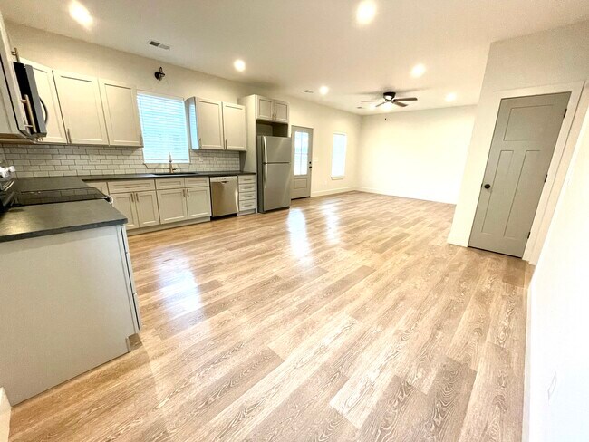 Foto del edificio - 505 Evelyn Ave