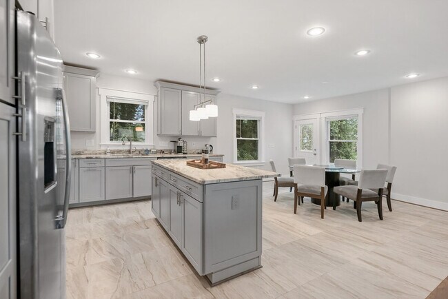 Building Photo - 4400 Weyburn Dr