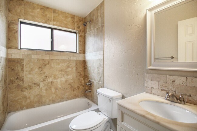 Foto del edificio - Nice 3 Bed, 2 Bath, 2 Car in Edmond