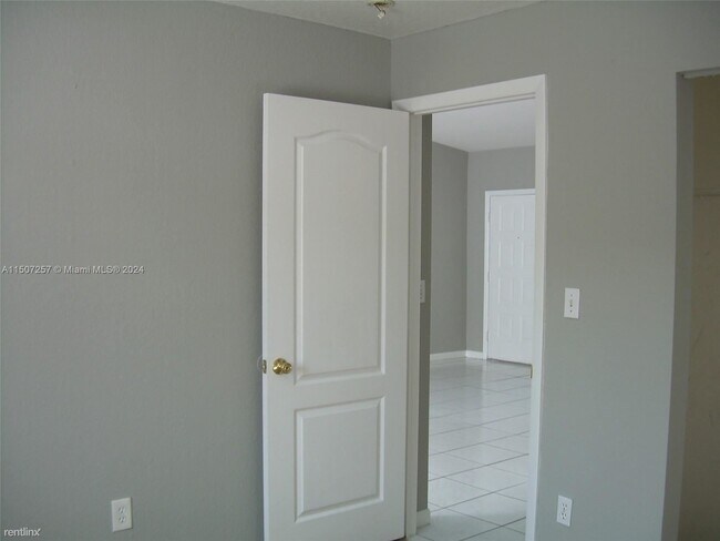 Foto del edificio - 3 br, 2 bath House - SAN MATEO 17229