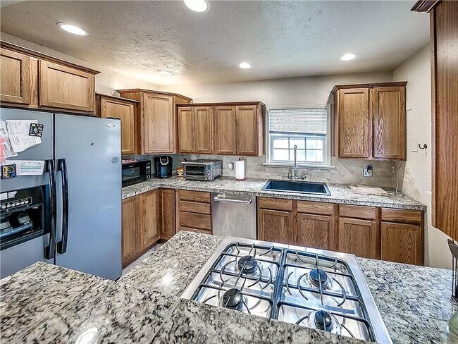 Foto del edificio - 2808 NW 24th St Duplex