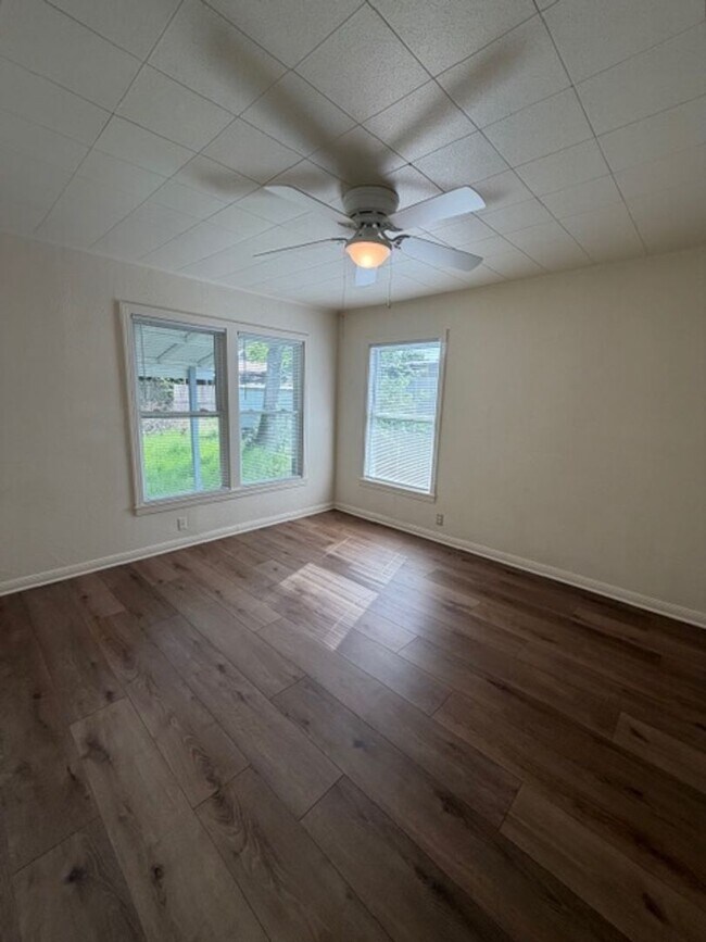 Building Photo - Charming 2-Bedroom Rental Home in South Waco with Private Fenced Backyard