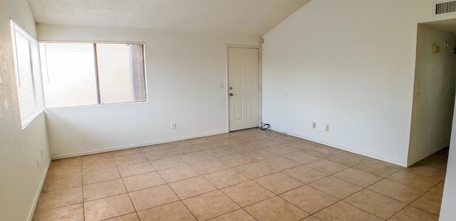 Building Photo - 279 W Melridge St