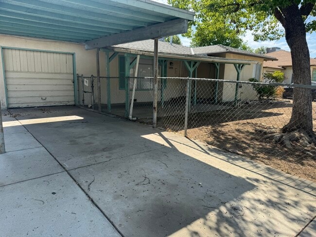 Building Photo - 3874 Arden Dr S