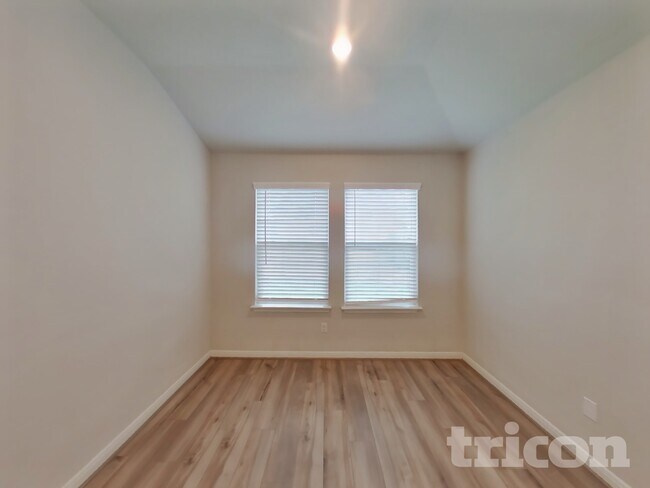 Building Photo - 13681 Paxton Blvd