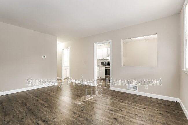 Building Photo - 915 W Browning Rd