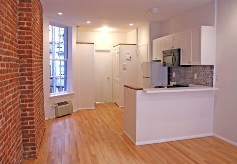 Primary Photo - Beautiful exposed brick studio