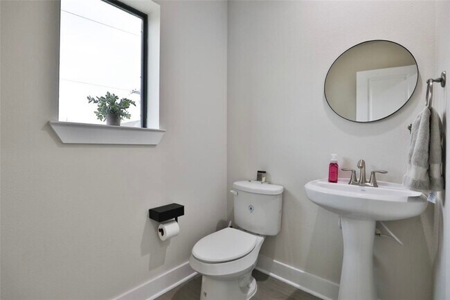 Building Photo - 4104 Marina St