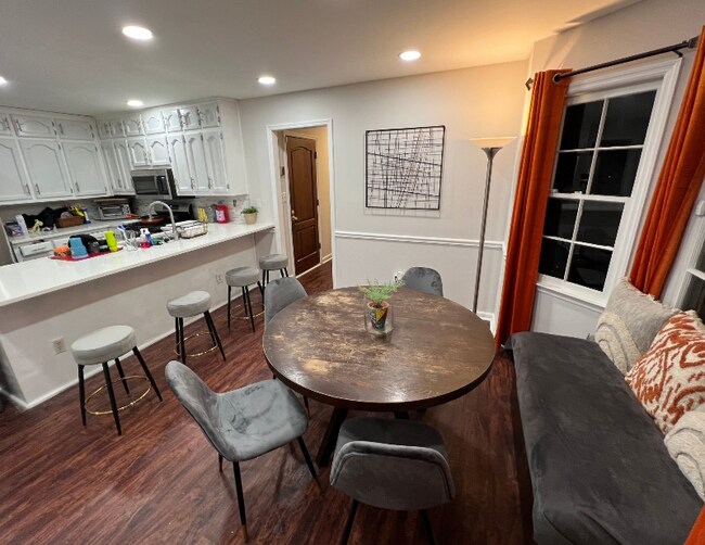 Foto del edificio - 1811 Milford Creek Ct SW