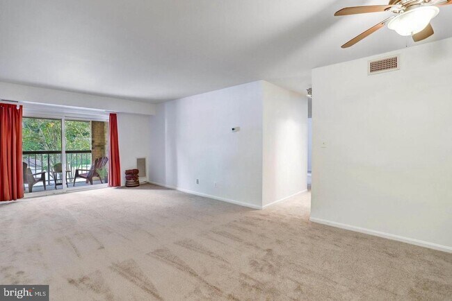 Foto del edificio - 5912 Cove Landing Rd