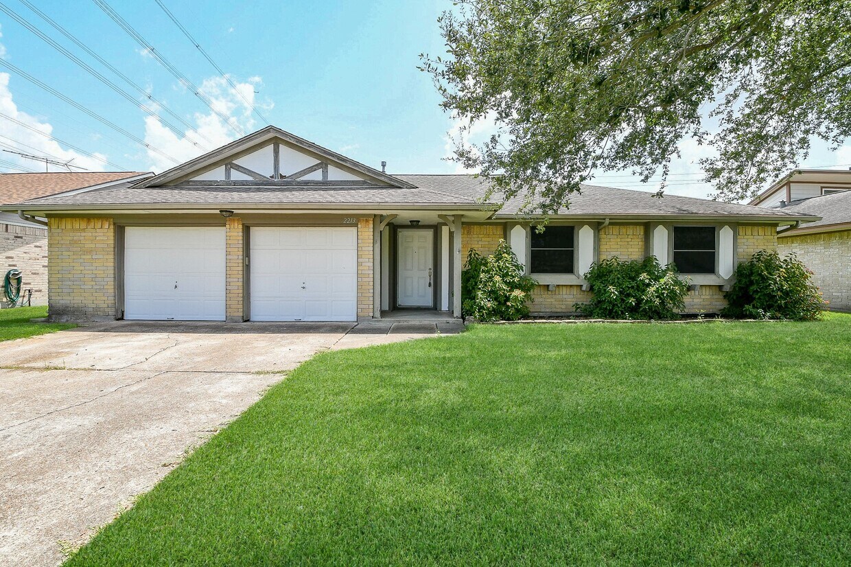 Primary Photo - 2213 Westside Dr