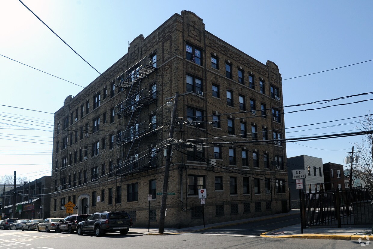 Exterior - 509 47th St