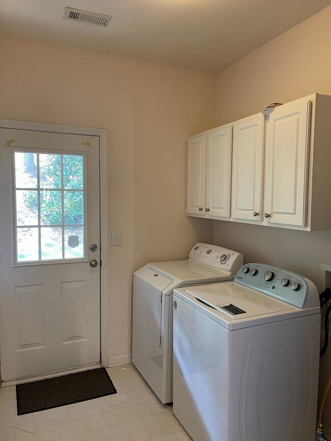 Building Photo - 2018 Merrimont Way