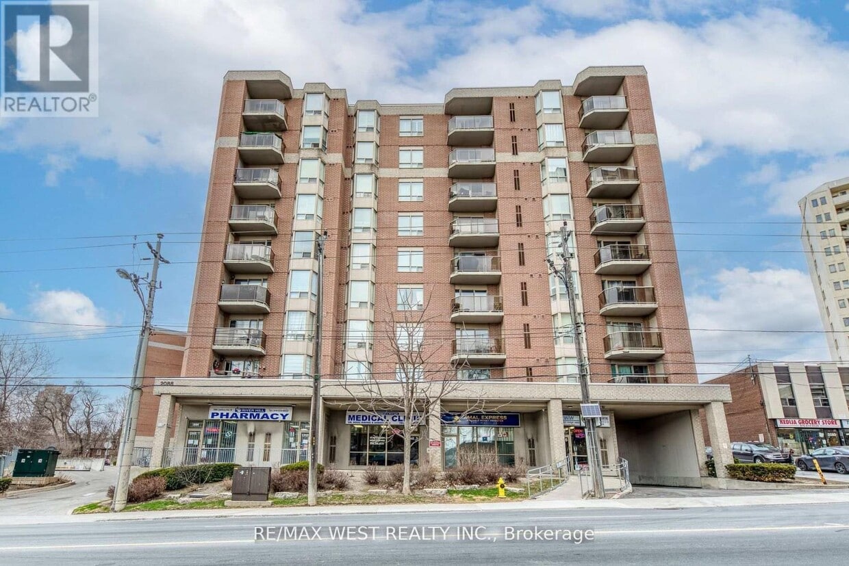 Photo principale - 2088-2088 Lawrence Ave W