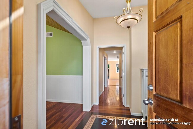 Foto del edificio - 5674 Waltrip Ln