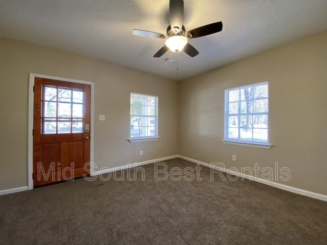 Building Photo - 5623 Fisher St