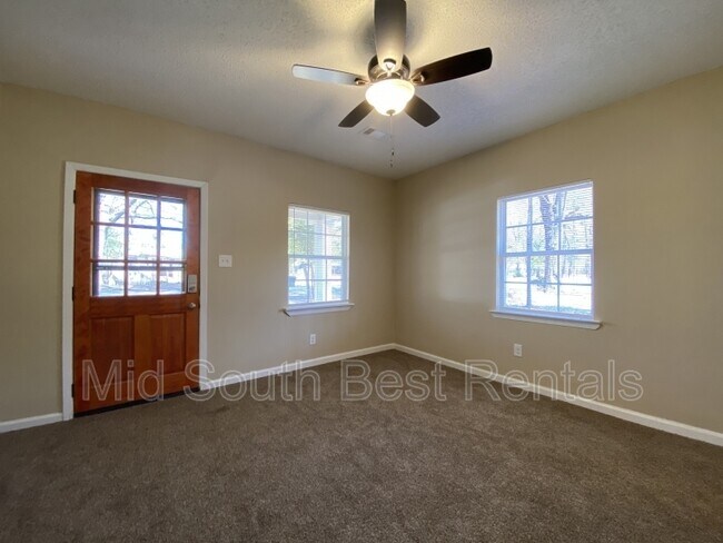 Foto del edificio - 5623 Fisher St