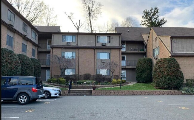 Building Photo - 88 Boulevard