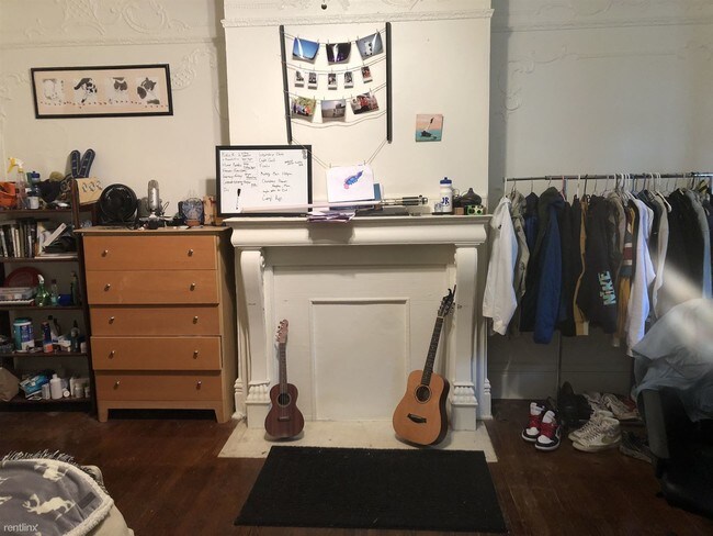 Building Photo - 7 br, 2.5 bath House - 308 Meyran Ave