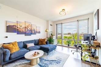 Building Photo - 75 Park Ln S