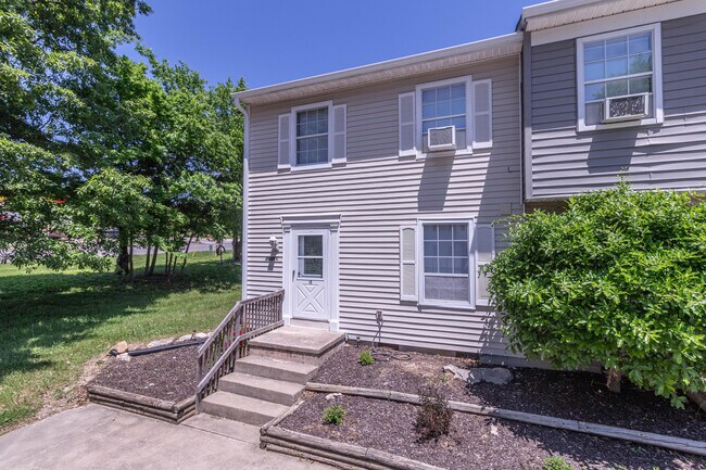 Building Photo - 1635A W Amos Dr