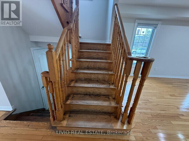 Photo du bâtiment - 55 Peachleaf Crescent