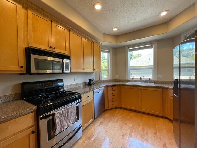 Foto del edificio - South Portland 2Bd/2.5Ba 3 Level Home ~ Wa...