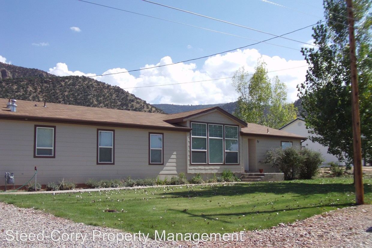 Primary Photo - 4 br, 2 bath House - 37 S. 700 E.