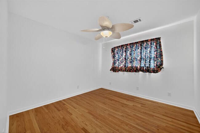 Foto del edificio - 8210 Edgemoor Dr