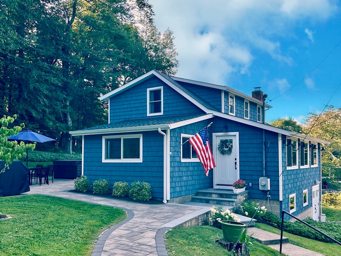 Primary Photo - 41 Candlewood Dr