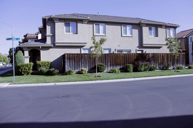 Building Photo - 10908 Honeysuckle Way