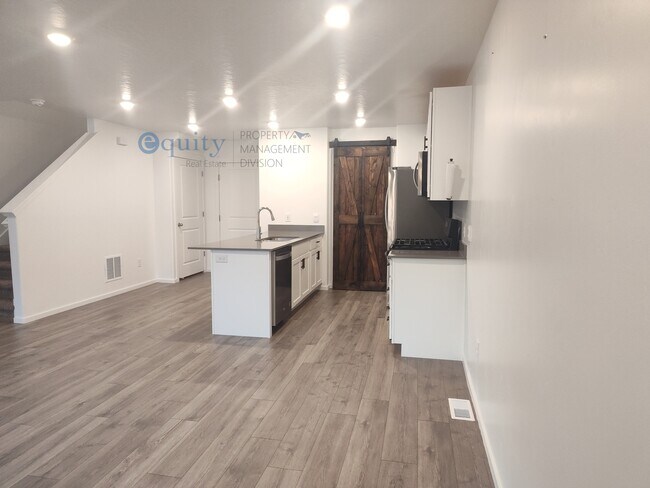 Building Photo - 8710 W Cordero Dr