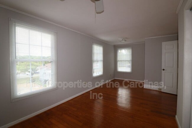 Foto del edificio - 203 N New Hope Rd