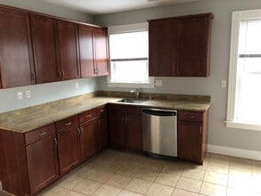 Building Photo - 122 Calumet St