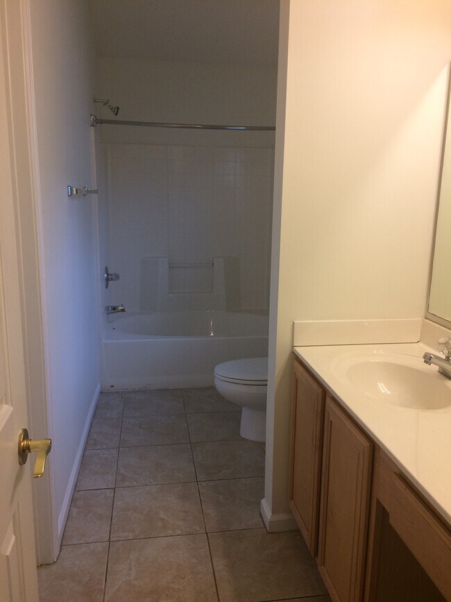 Building Photo - 3 Bed / 2 Bath Single Family Home for Rent...