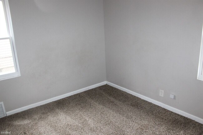 Foto del edificio - 3 br, 1 bath House - 26904 Dartmouth St