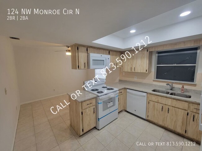 Building Photo - Spacious St. Pete Home