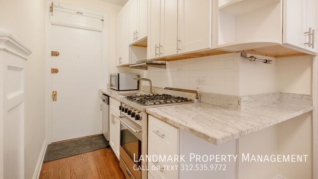 Photo - 3604 N Pine Grove Ave Apartment